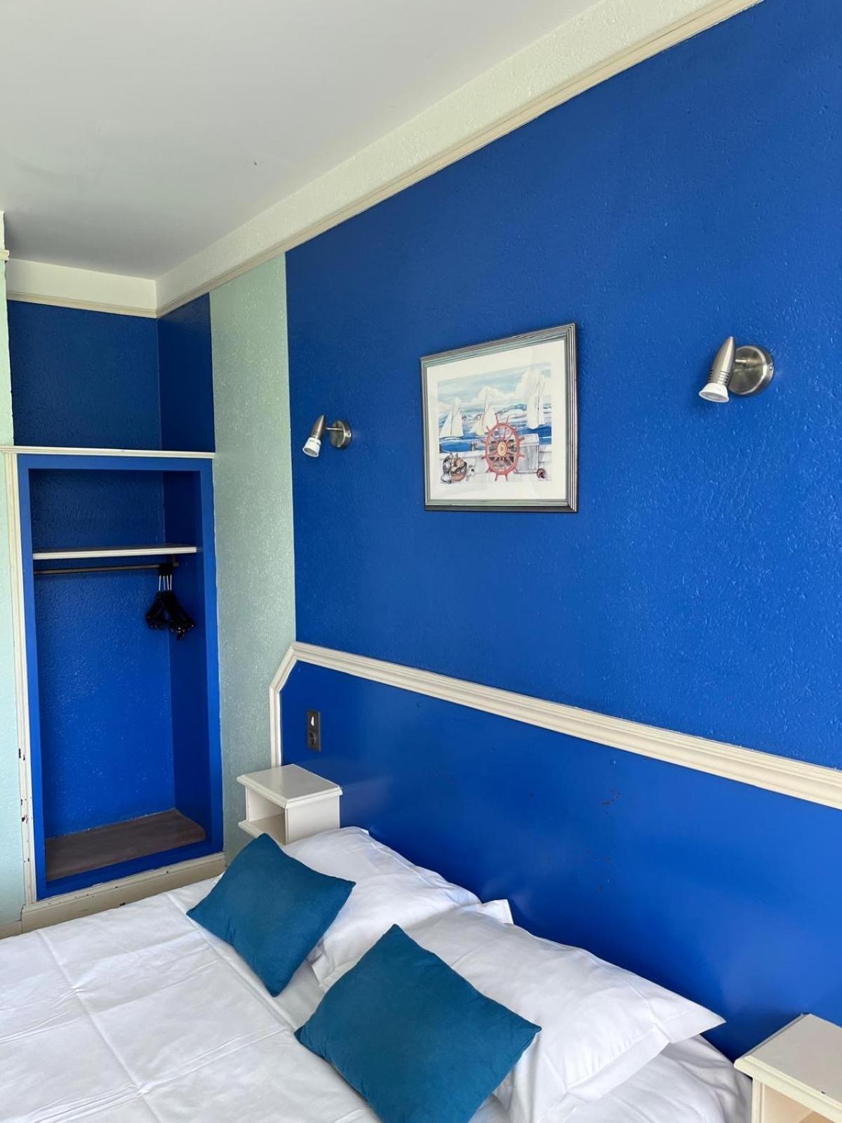 Hotel La Tour Des Anglais Mayenne Exterior foto