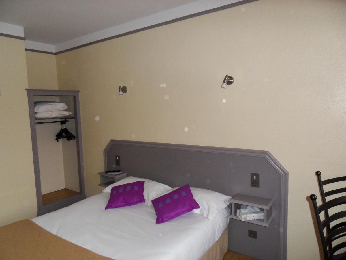 Hotel La Tour Des Anglais Mayenne Zimmer foto